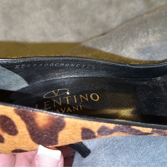 Valentino Garavani Animal Print Heels size 7.5 - Picture 10 of 12
